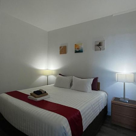 Sand Pebbles Inn ควาลิคุมบีช ภายนอก รูปภาพ